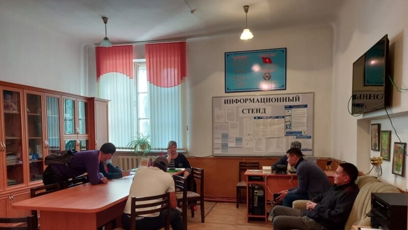 Бишкекте шайлоо тилкелеринде адамдарды каттоо системасы иштебей жатат