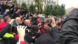 Коммунисты и их сторонники на Пушкинской площади в Москве
