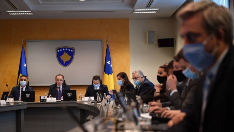 Qeveria e Kosovës: Maskat obligative, teste negative për qytetarët e vendeve fqinje