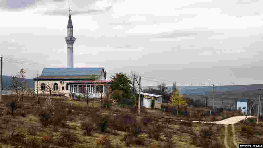 Мечеть &laquo;Булганак джамиси&raquo; на противоположном берегу реки возведена уже в наши дни