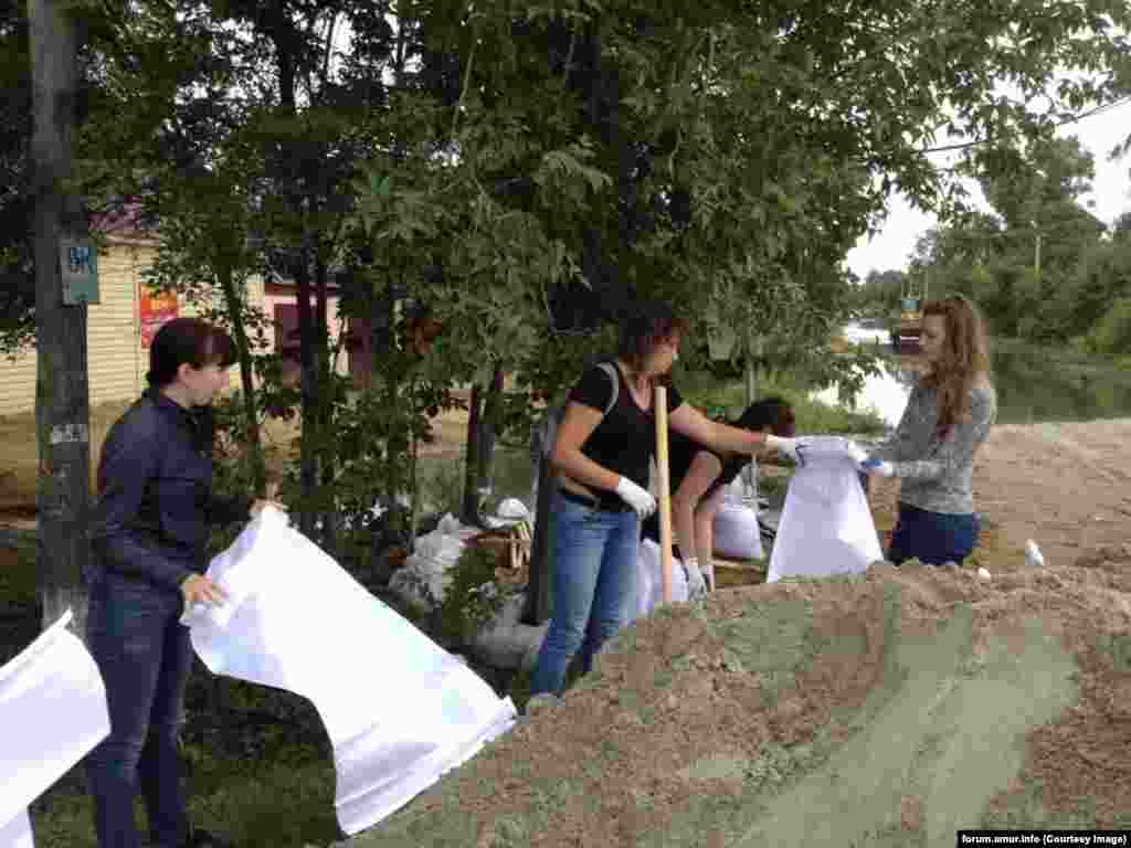 Волонтеры на улицах Благовещенеска - фотография пользователя Евгения Ищенко с сайта&nbsp;амур.инфо