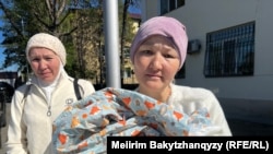 Назигуль Максутхан, сестра лидера «Атажұрта» и юрист этого объединения, оказалась под следствием, будучи беременной. Она родила, когда дело рассматривалось в суде. Талдыкорган, 13 апреля 2026 года