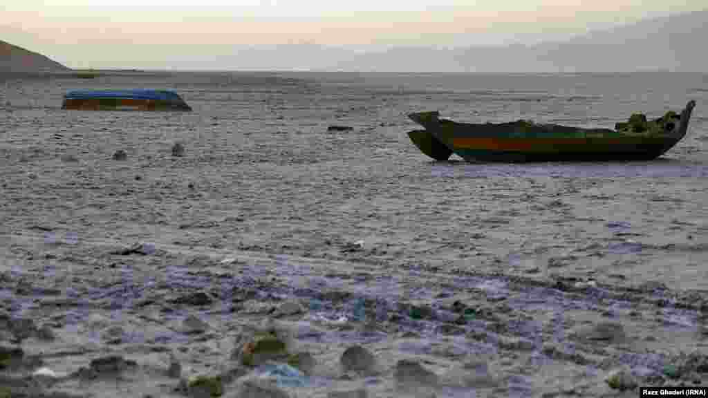 &nbsp;دریاچه خشک شده مهارلو در استان فارس