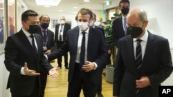 Ukrainian President Volodymyr Zelenskiy (left) meets French President Emmanuel Macron (center) and German Chancellor Olaf Scholz on the sidelines of the Eastern Partnership Summit in Brussels on December 15. 