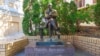 Памятник Михаилу Булгакову в Киеве, 2015 год
