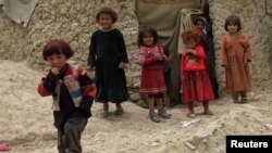 Расселени деца во Авганистан