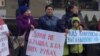 Учасники пікету проти об’єднання шкіл-інтернатів у Житомирі. Фото із Facebook-сторінки Дмитра Кропачова