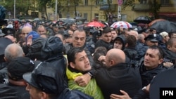 "ნაციონალური მოძრაობის" აქცია თბილისის მერიასთან