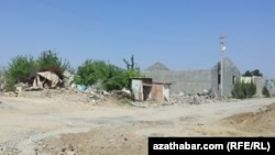 Çoganlydaky ýykylan jaýlar.