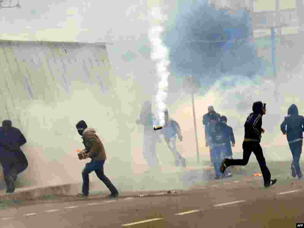 Акція протесту представників курдського населення Туреччини проти відмови в реєстрації на виборах курдських кандидатів, Стамбул, 19 квітня. Photo by Mustafa Ozer for AFP