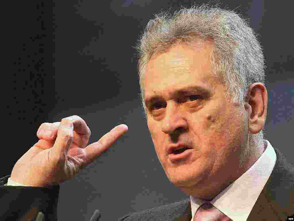 Caption: epa01223240 Presidential candidate Tomislav Nikolic of the ultra-nationalist SRS-Serbian Radical Party, speaks during his pre-election rally in Belgrade, Serbia on January 15, 2008.