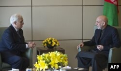 Министр иностранных дел Индии Салман Хуршил и президент Афганистана Хамид Карзай в Дели. 13 декабря 2013