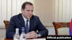 Armenia - Defense Minister Davit Tonoyan at a meeting with senior Russian officials in Yerevan, 16 May 2018.