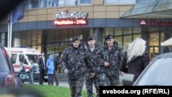 Policia e Bjellorusisë në qendrën Europa në Minsk pas vrasjes