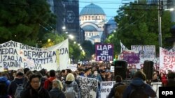 Pamje nga njëra prej protestave në Beograd.