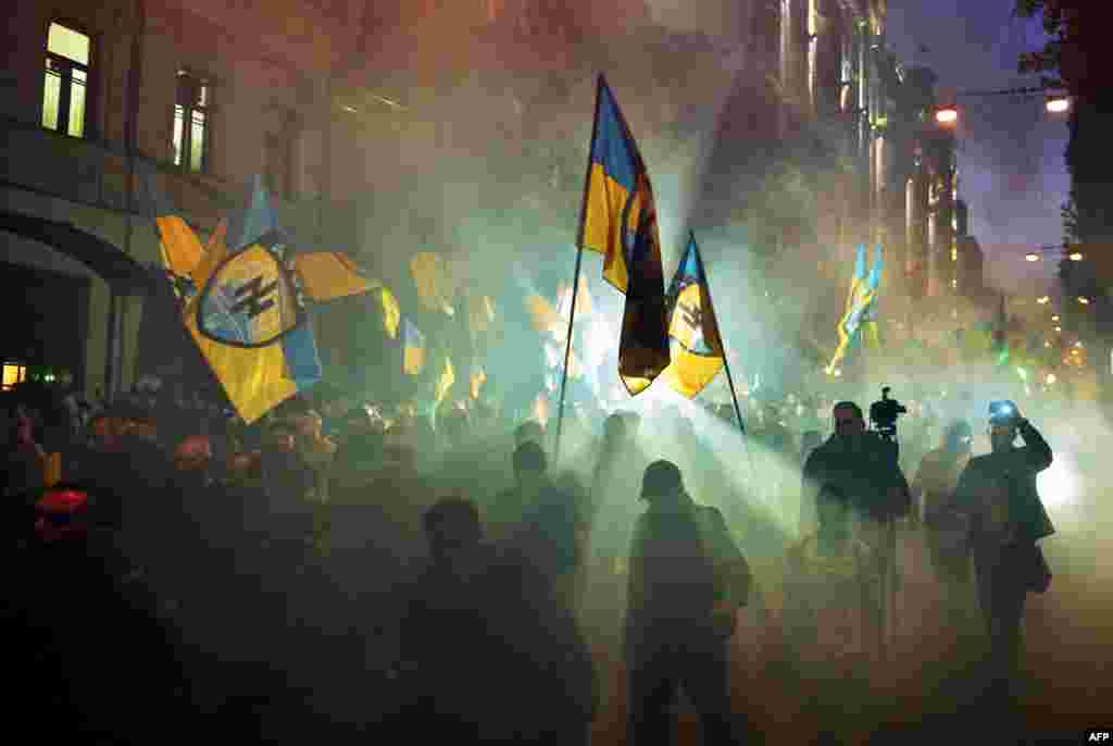 Ukrainian nationalists and servicemen from the far-right Azov Battalion demonstrate in Kyiv on October 14. (AFP/Genya Savilov)