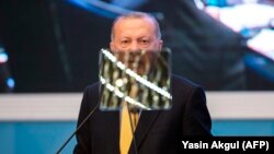 Președintele Turciei, Recep Tayyip Erdoğan, rostește un discurs în timpul unei reuniuni speciale a Organizației pentru Cooperare Islamică la Istanbul, 22 martie 2019.