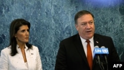 Nikki Haley i Mike Pompeo (foto arhiv)