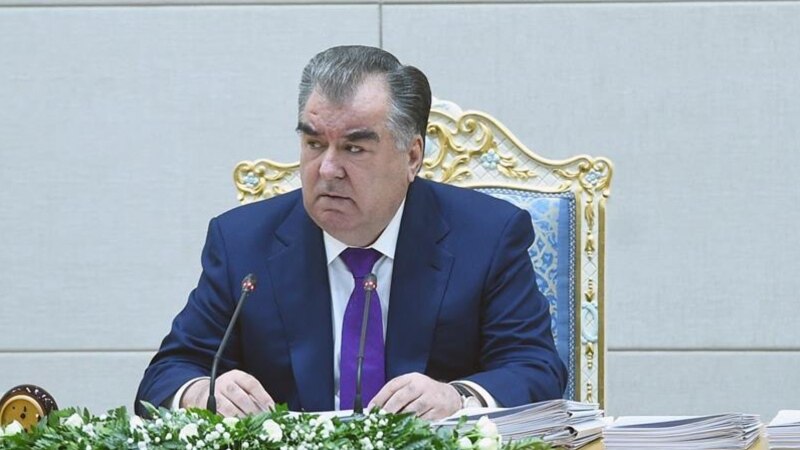 Рахмон выгнал двух руководителей с расширенного заседания правительства Таджикистана