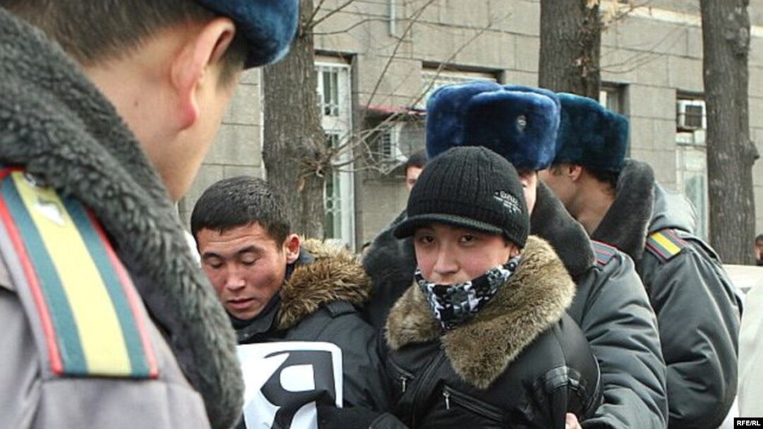 Оппозиция подозревает власти в массовой фальсификации итогов голосования. Задержание участников акции протеста