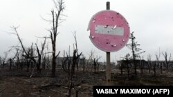 Дорожный знак на окраине Донецка. Иллюстративное фото.