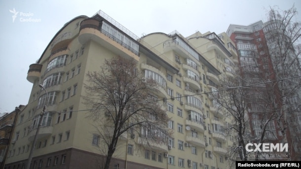 Квартирою в цьому будинку у центрі Києва володіє дружина Бриля Майя