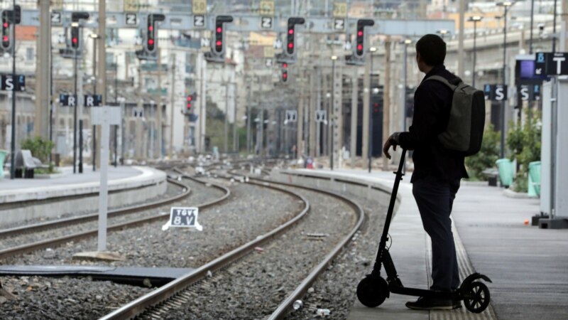 Philippe: Francuska vlada neće pokleknuti pred štrajkom željezničara