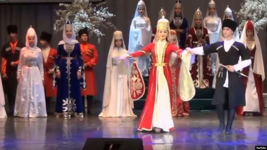 В завершение фестиваля состоялся гала-концерт, в котором приняли участие творческие коллективы из Кабардино-Балкарии и Адыгеи