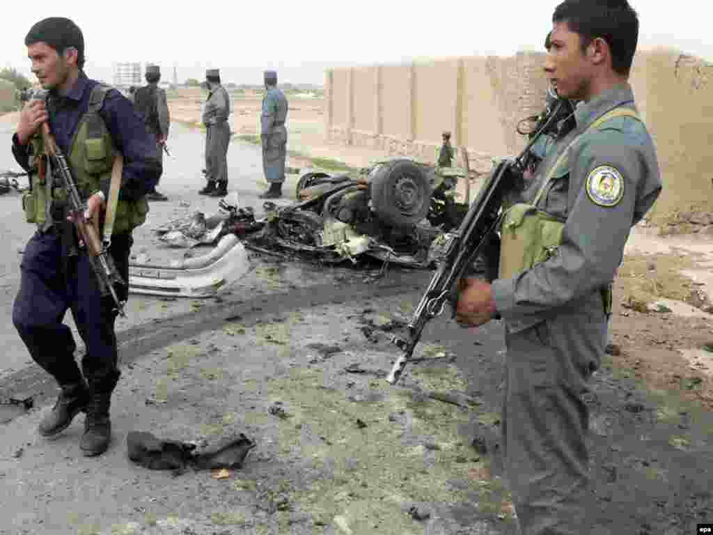Nakon bombaškog napada u Kandaharu, poginulo je petero djece, 02.08.2010. Foto: EPA / Humayoun Shiab 