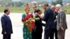 Լաոս - ԱՄՆ նախագահ Բարաք Օբամային ողջունում են Լուանգ Պրաբանգ քաղաքի օդանավակայանում, 7-ը սեպտեմբերի, 2016թ․