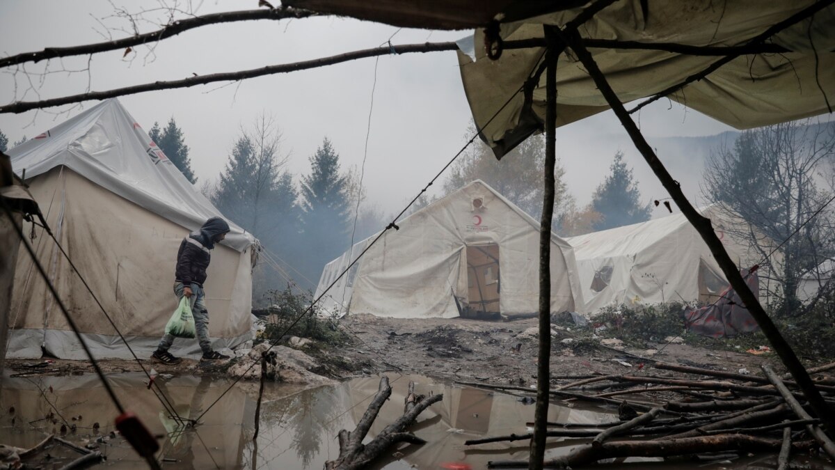 Bosnian Migrant Camp 'Dangerous And Inhumane,' Rights Group Warns Amid Rising Tensions