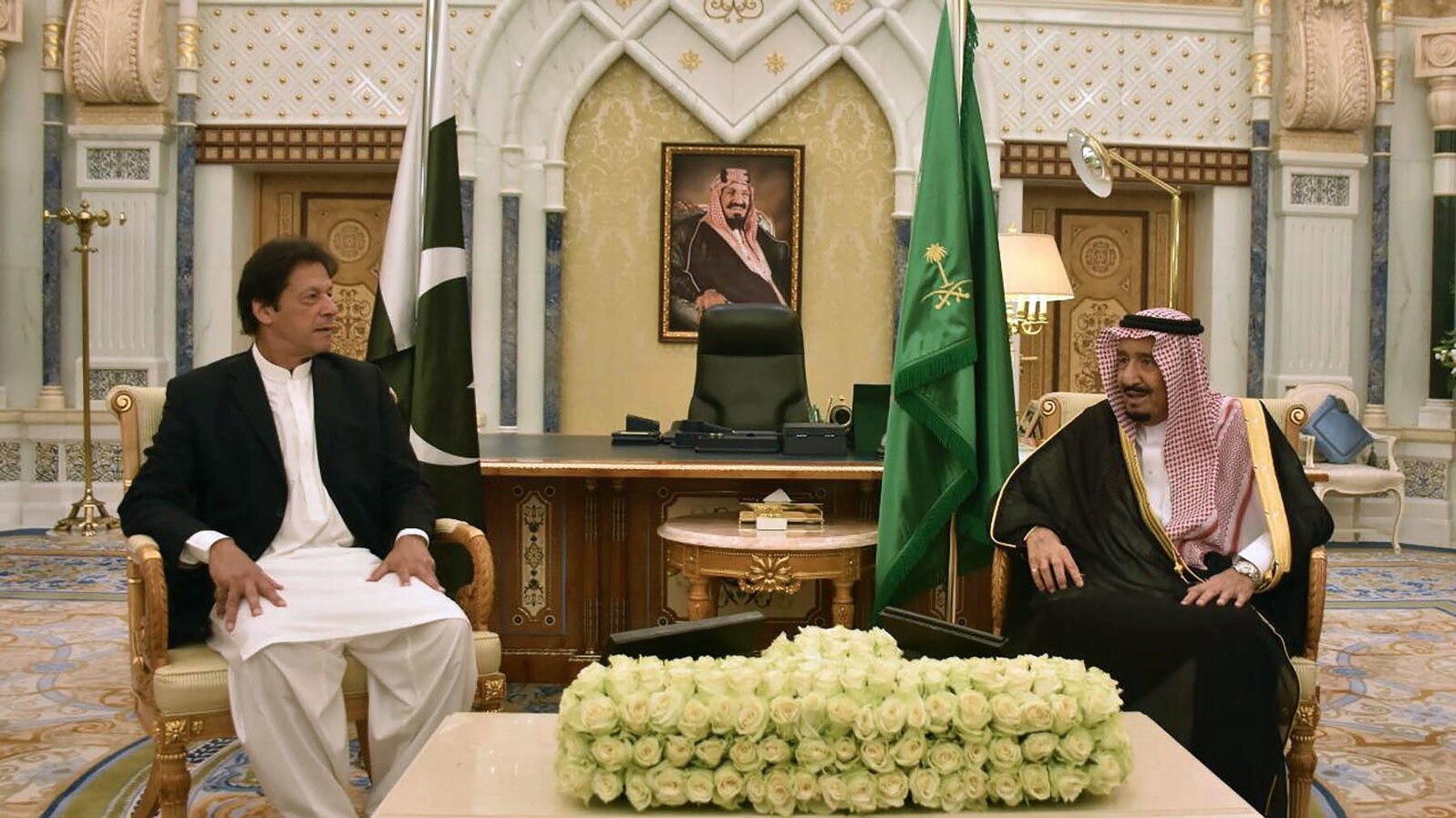Saudi King Salman (R) meeting Pakistani Prime Minister Imran Khan in Riyadh on October 23.