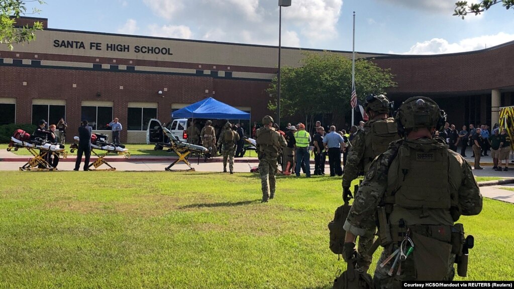 Poliția la Liceul Santa Fe din statulamerican Texas.