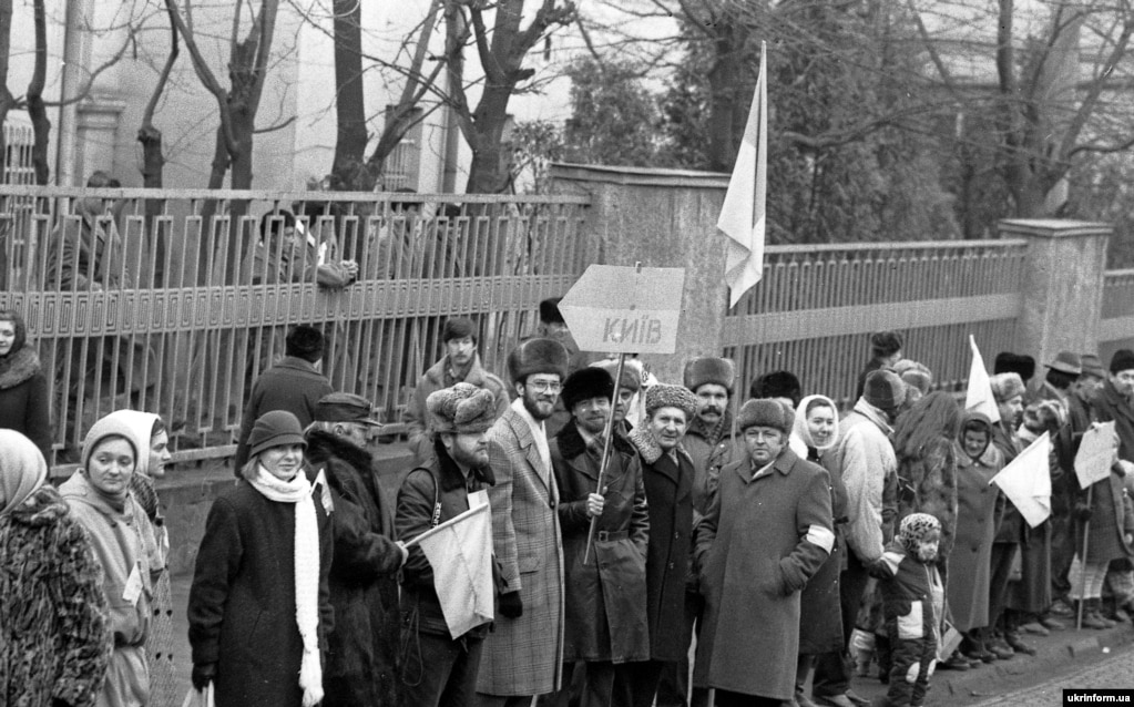 Львів.&nbsp;У &laquo;ланцюзі&raquo; взяли участь, за офіційними даними радянського режиму, близько 450 тисяч осіб. За неофіційними оцінками &ndash; від 1 до 5 мільйонів