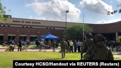 Howpsuzlyk güýçleri ýokary mekdepde bolan ok atyşykda çäre görýärler, Santa Fe, Tehas, 18-nji maý, 2018 