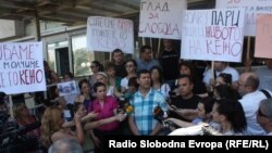 Новинарите протестираа против продолжувањето на притворот на Томислав Кежаровски на 25 јули 2013.