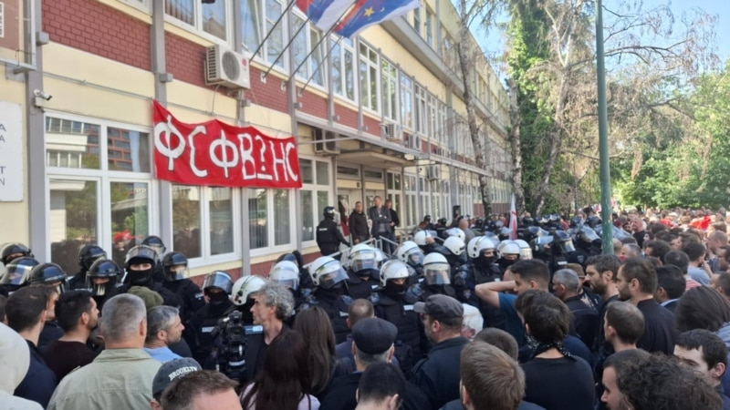 Policija primjenila silu na protestu ispred novosadskog Fakulteta sporta u blokadi