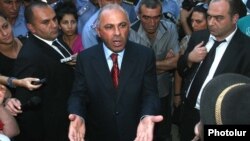 Armenia - Police chief Alik Sargsian talks to protesters outside the government building in Yerevan, 01Sep2011.