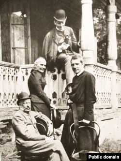 Софія та Іван Шептицькі разом з синами Андреєм і Леоном
