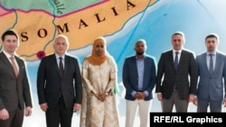 Участники встречи, в том числе глава абхазского МИДа Олег Барциц (второй справа) и Муна Абди Адан (третья слева)