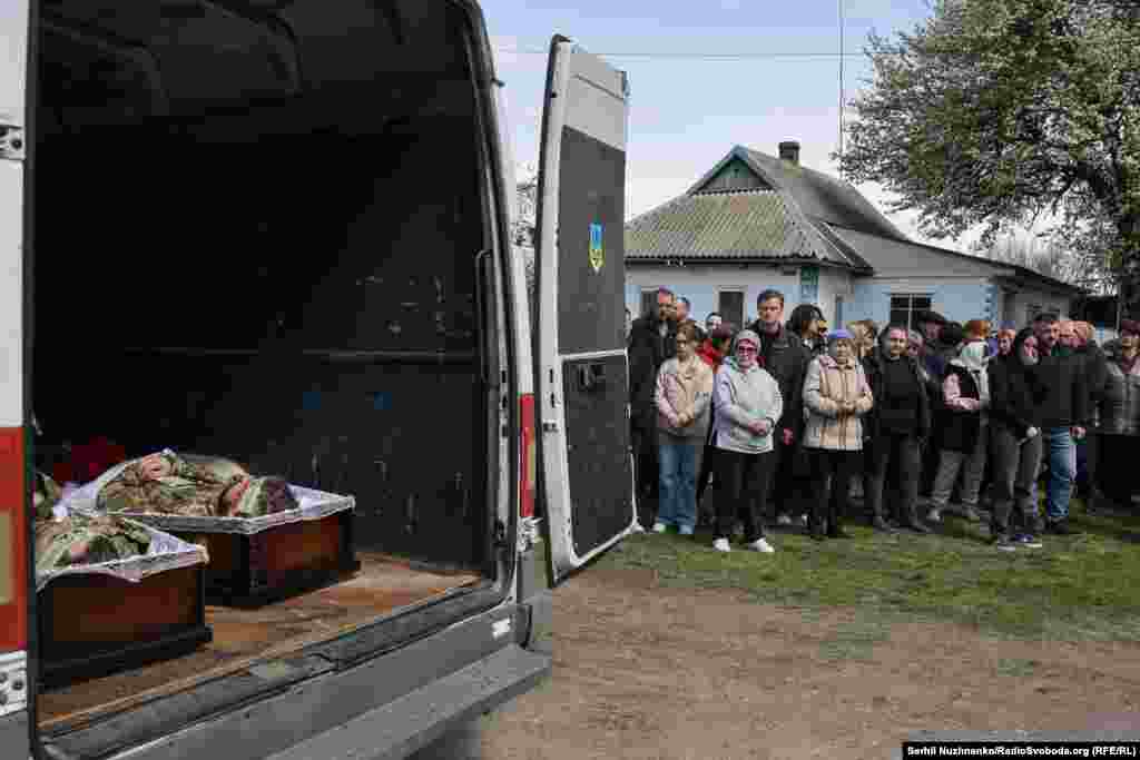 Присутні не стримували сліз
