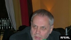 Особое российское прочтение истории естественно, считает Евгений Бунимович. Но здесь нужно опираться на национальный консенсус, а не спущенные сверху директивы