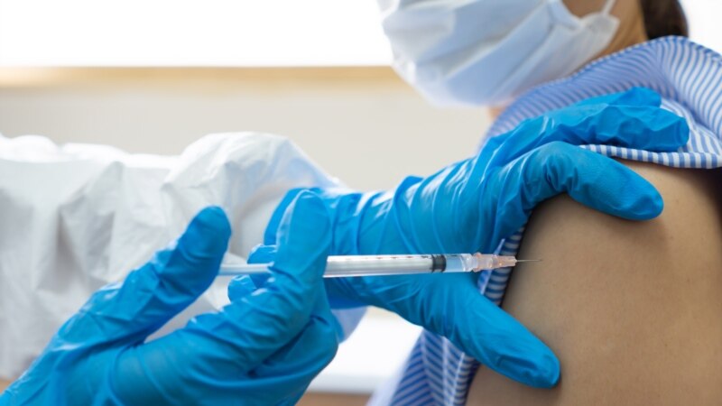 Казакстан вакцинасы коронавирустан 96% коргой турганын билдирди
