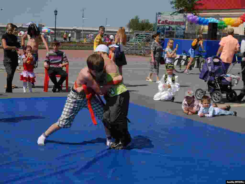 Яшь көрәшчеләр