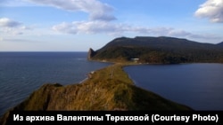 Граница Охотского моря и Лагунного озера. Остров Кунашир