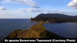 Мяжа Ахоцкага мора і Лагуннага возера. Востраў Кунашыр