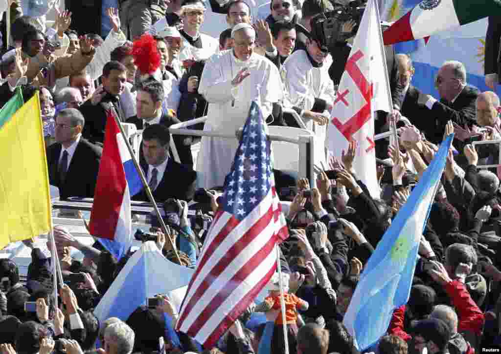 Vatikan, 19. mart 2013. Foto: REUTERS / Stefano Rellandini 