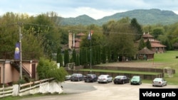 Ugostiteljski kompleks "Sunčana reka" na zapadu Srbije u kojem je, kako se sumnja, organizovana borbeno-taktička obuka stranih državljana, 7. oktobar 2025.