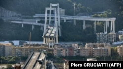 Внаслідок обвалення мосту загинули 43 людини
