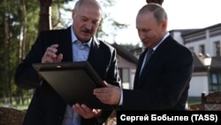 Президент Білорусі Олександр Лукашенко і президент РФ Володимир Путін під час зустрічі 30 червня 2019 року
